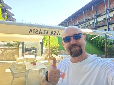 Operator Compania DDD și un reprezentant al clientului, cu procesul-verbal semnat la finalul lucrării