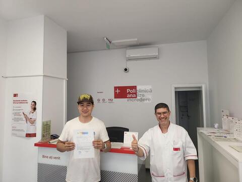 Operator Compania DDD și un reprezentant al clientului, cu procesul-verbal semnat la finalul lucrării
