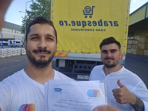 Operator Compania DDD și un reprezentant al clientului, cu procesul-verbal semnat la finalul lucrării
