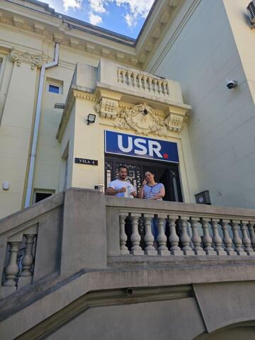 Operator Compania DDD și un reprezentant al clientului, cu procesul-verbal semnat la finalul lucrării